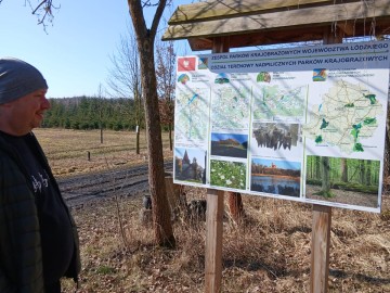 Przedwiośnie przy siedzibie Oddziału Sulejowskiego i Spalskiego Parku Krajobrazowego, 